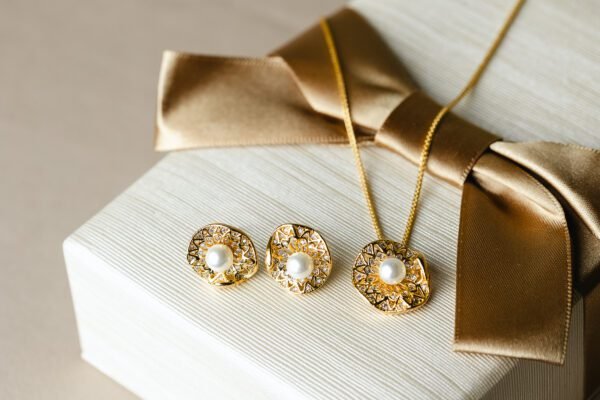 Conjunto de Colar e Brincos Orgânicos Pérola Banhado Em Ouro 18K