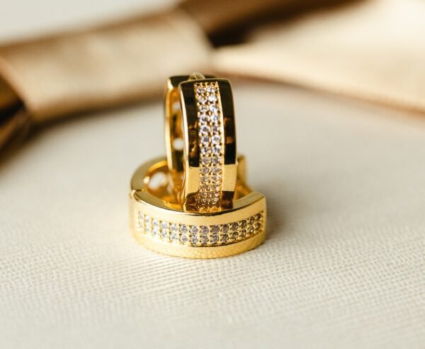 Brinco Argola Cravejada Banhado Em Ouro 18K