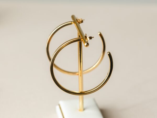 Brinco Argola Médio Banhado Em Ouro 18K