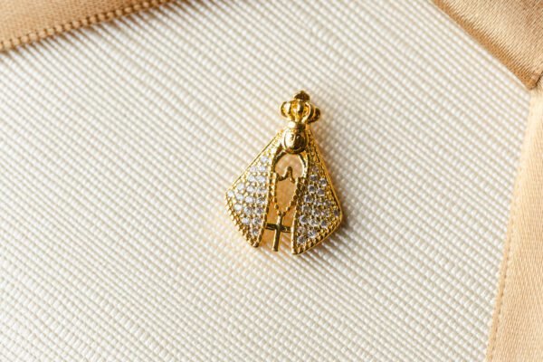 Pingente Nossa Senhora Cravejado Banhado Em Ouro 18K