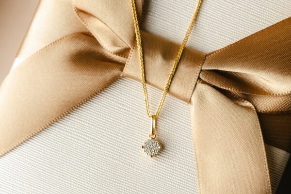 Colar Chuveiro Cravejado Banhado Em Ouro 18K