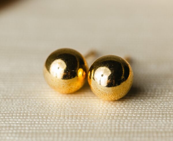 Brinco Bolinha Liso Médio Banhado Em Ouro 18K