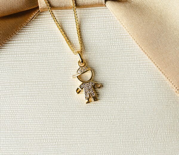 Pingente Menino Cravejado Banhado Em Ouro 18K
